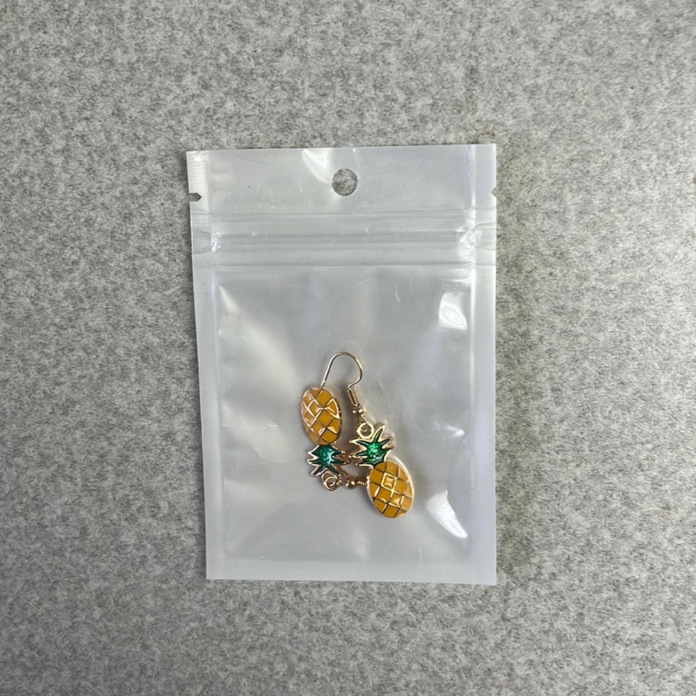$5/FREE ADD ON | Pineapple earrings🍍